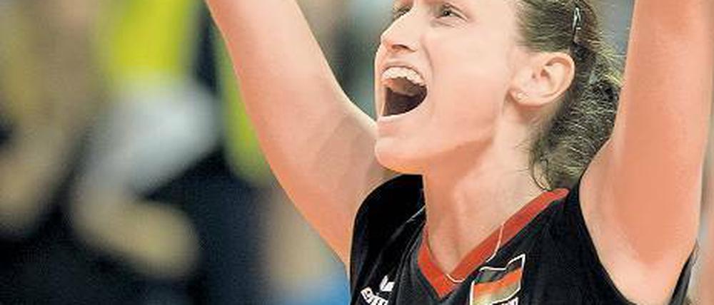 Endlich. Die deutsche Nationalspielerin Christiane Fürst feiert den Finaleinzug und die Chance auf die erste EM-Goldmedaille seit 26 Jahren.Foto: dpa
