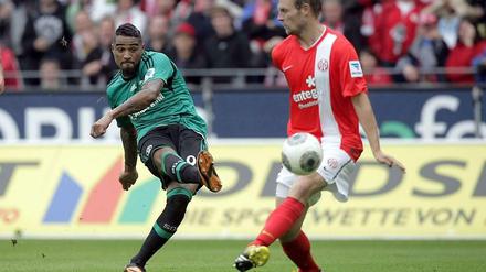 Für Schalke 04 beginnt die Gruppenphase der Champions League am Mittwoch mit einem Heimspiel gegen Steaua Bukarest. Zuvor entschied Kevin-Prince Boateng das Aufeinandertreffen mit Mainz 05 mit einem geschickten Schlenzer.