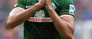 Der Bremer Neuzugang Franco di Santo wurde am fünften Spieltag ebenfalls vom Platz gestellt. Der Angreifer traf seinen Gegenspieler mit dem Fuß am Kopf und sah dafür glatt Rot.