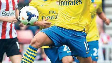 Überall anzutreffen. Nach seinem Debüt für den FC Arsenal gab es viel Lob für Mesut Özil. Der 24-Jährige zeigte, dass er die Ablöse von 50 Millionen Euro wert sein kann.