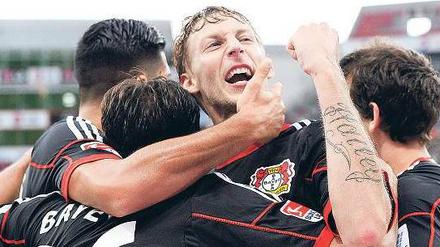 Im Zentrum. Vor allem dank Stefan Kießling gewann Leverkusen gegen Wolfsburg. Foto: dpa