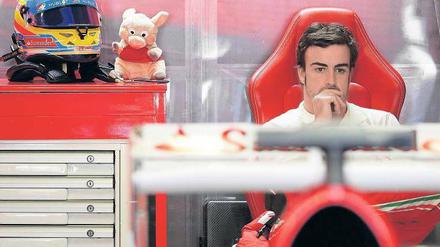 Kein Schwein hilft. Bei der Qualifikation zum Großen Preis von Italien nutzten Fernando Alonso auch Glücksbringer nichts.