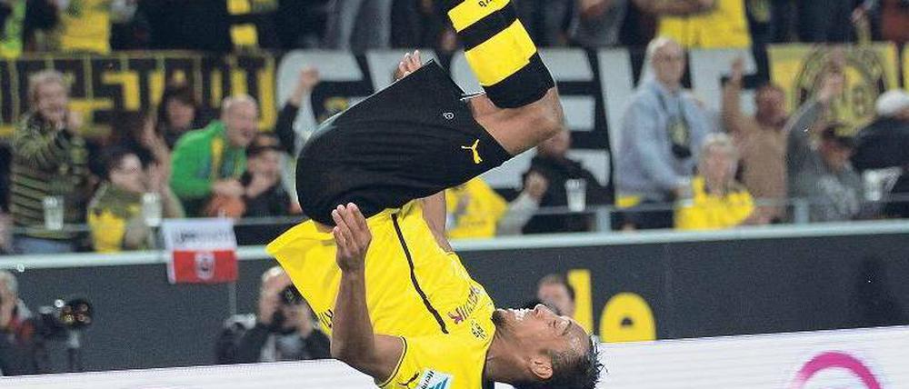 So wie einst Miroslav Klose. Pierre-Emerick Aubameyang feiert seinen Treffer zur zwischenzeitlichen 3:2-Führung. Foto: dpa