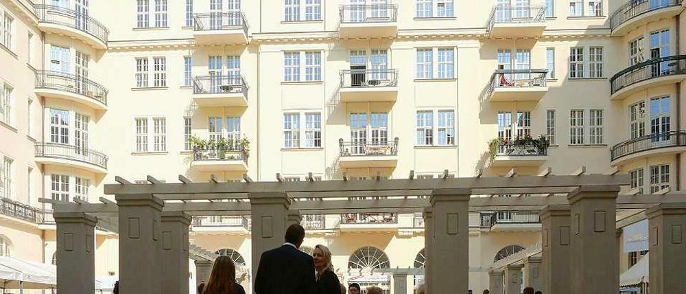 Bezugsfertig. Am Sonnabend fand das Übergabefest mit Schlüsselübergabe für die Wohnungskäufer im Baudenkmal Haus Cumberland am Kurfürstendamm statt.