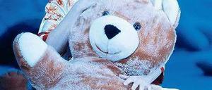 Nichts geht über Bärenmacke. Annelie Sophie Mueller als Hermia. Foto: Stache/dpa