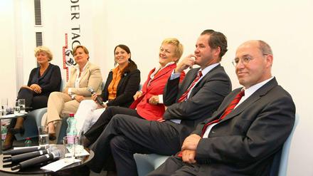 Diskussion im Verlagshaus des Tagesspiegels mit den Berliner Spitzenkandidaten zur Bundestagswahl. Mit dabei (von links nach rechts): Monika Grütters (CDU), Eva Högl (SPD), Cornelia Otto (Piraten), Renate Künast (Die Grünen), Martin Lindner (FDP) und Gregor Gysi (Linke).