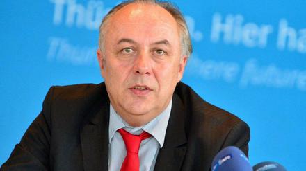 Matthias Machnig (SPD) wehrt sich gegen den Vorwurf, er habe zu Unrecht doppelte Bezüge kassiert.