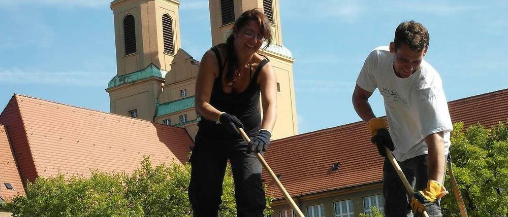 In der Mörikestraße in Treptow wurden am Sonnabend selbst die Dächer gefegt.