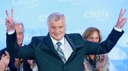 Crazy Horst im Glück und als Sieger. Die Union indes mit Angela Merkel könnte etwas Schlagseite bekommen.