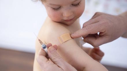 Thema: Impfung von Kindern. Bonn Deutschland *** Topic Vaccination of children Bonn Germany Copyright: xUtexGrabowsky/photothek.netx 