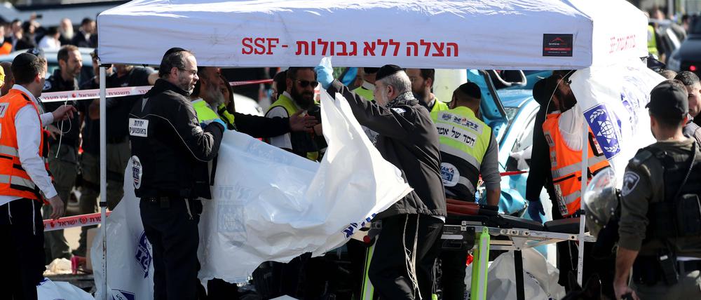 Nach dem Anschlag vergangenen Freitag in Jerusalem steigt die Zahl der Opfer auf drei.