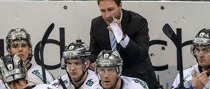 Der neue Eisbären-Trainer Jeff Tomlinson ist mit zwei Siegen in den ersten beiden Ligaspielen gut gestartet.