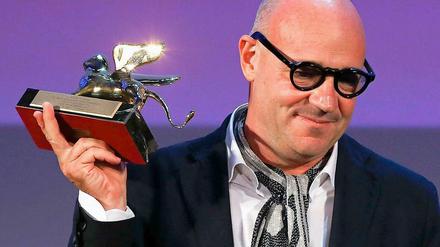 Der Goldene Löwe geht an Gianfranco Rosi für seinen Dokumentarfilm „Sacro GRA“.