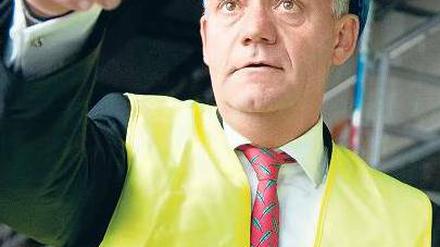 Baustelle hinterlassen. Der gekündigte BER-Chef fordert sein Gehalt bis zum regulären Ende des Vertrags. Foto: dpa/ Carstensen