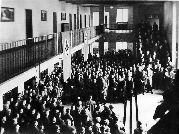 Rathaus-Appell der Nazis.