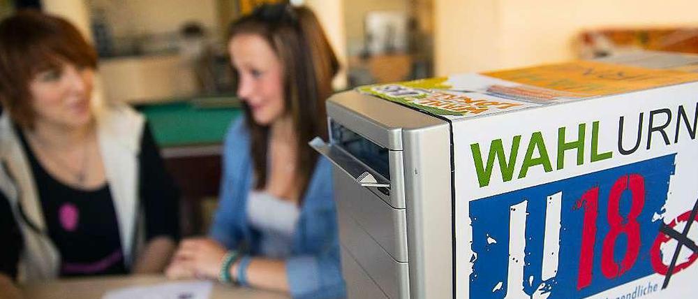 Bei der U18 Wahl knackte die rechtsextreme NPD in Brandenburg die Fünf-Prozent-Hürde. Auch in Berlin war sie teilweise stark.