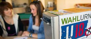 Bei der U18 Wahl knackte die rechtsextreme NPD in Brandenburg die Fünf-Prozent-Hürde. Auch in Berlin war sie teilweise stark.