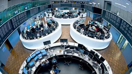 Aufregung an der Börse. Der Dax stieg am Montag auf ein neues Rekordhoch.
