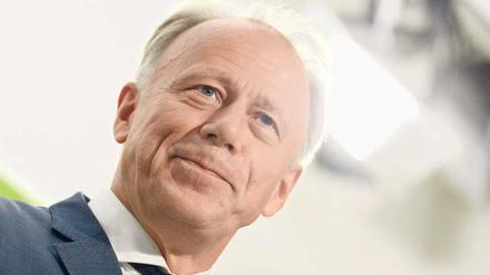 Unter Druck: Vor allem die Union schießt im Wahlkampf massiv gegen Grünen-Spitzenkandidat Jürgen Trittin. Foto: Rainer Jensen/dpa