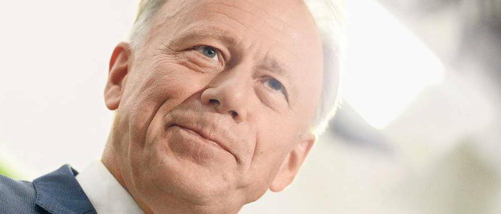 Unter Druck: Vor allem die Union schießt im Wahlkampf massiv gegen Grünen-Spitzenkandidat Jürgen Trittin. Foto: Rainer Jensen/dpa