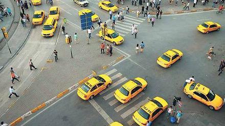 Mehr als ein Verkehrsmittel. Wer in Istanbul ein Taxi steuern will, muss dafür horrende Summen bezahlen. Gut 1,2 Millionen Lira werden für eine entsprechende Lizenz fällig – umgerechnet rund 450 000 Euro. Foto: Marko Djurica/Reuters