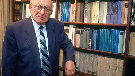 Marcel Reich-Ranicki in seiner Wohnung in Frankfurt.