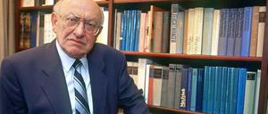 Marcel Reich-Ranicki in seiner Wohnung in Frankfurt.
