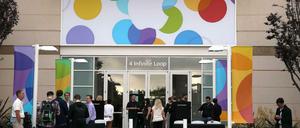 Mit Spannung waren die neuen Geräte von Apple erwartet worden. Was würde kommen, etwa doch die iWatch oder der Apple-TV? Es kamen, wie erwartet, zwei Smartphones und ein neues Betriebssystem.