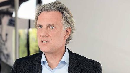 Seit 2003 ist Schwarz Präsident der Handwerkskammer Berlin. Er ist Gesellschafter des Reinigungsunternehmens GRG Services Group, das sein Großvater 1920 gründete.