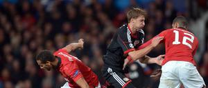 Stauboden. Stefan Kiessling ist von der Manchester United Innenverteidigung frustriert. 