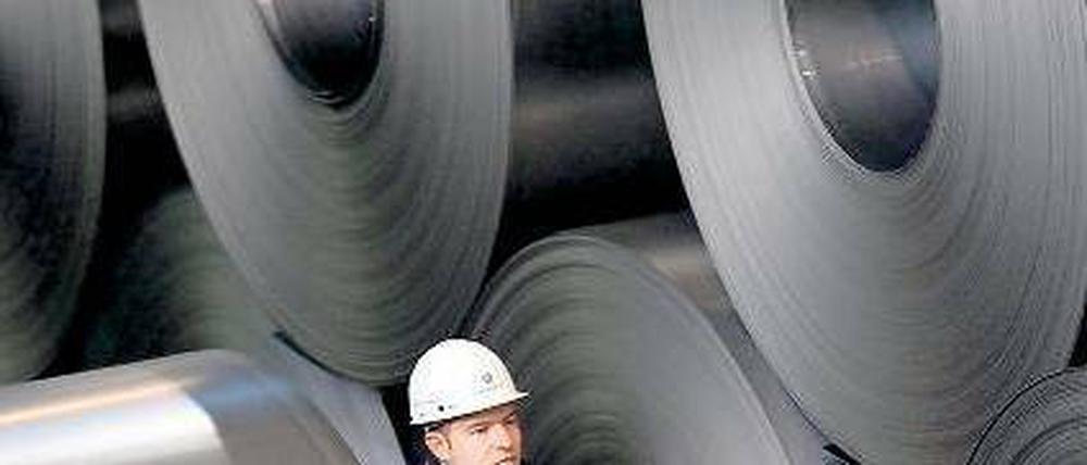 Von der Rolle. 2013 wird die Wirtschaft kaum wachsen – anziehende Investitionen der Unternehmen und der Konsum der Bürger werden 2014 zu einem besseren Jahr machen. Foto: dpa