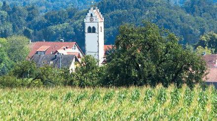 Idylle im Tal. Dutzende Wanderwege gibt es hier. Einer führt rund um Limpach mit seiner hübschen Kirche und bietet herrliche Panoramablicke.