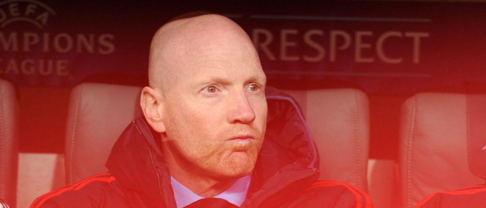 Der einzige Verlierer. Trotz des souveränen Siegs seiner Mannschaft gibt es für Matthias Sammer keinen Grund zu lächeln.