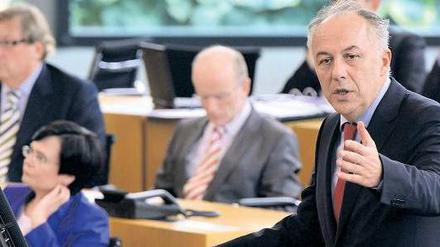 Ansprüche. Als Ministerpräsidentin Lieberknecht (links) ihren Sprecher versorgen wollte, wurde Matthias Machnig (rechts) heftig. Jetzt hat auch er ein Problem. 