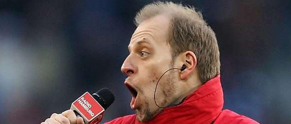 Lotto King Karl, alias Karl König, ist neben seinem Job als Stadionsprecher beim HSV auch als Musiker und Moderator tätig.