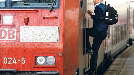 Chance auf der Schiene. Die Bahn sucht Mitarbeiter. Im August ging auf dem Bahnhof Mainz überhaupt nichts mehr, weil zu viel Personal fehlte. Wer einmal bei der Bahn anfängt, kann sich dort immer wieder neue Berufe suchen. Foto: dpa