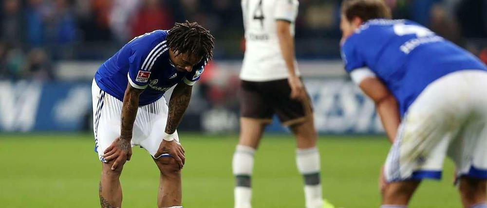 Wie auf der siebten Sohle: Jermaine Jones (l.) und Benedikt Höwedes sind fix und fertig.