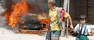 Für die Menschen in Bangladesch gehören Unruhen inzwischen zum Alltag. Schon seit Februar protestieren Islamisten gewaltsam gegen Haft- und Todesstrafen für ihre Führer.