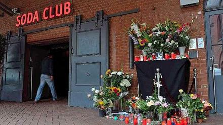 Nach der Tötung eines Türstehers des "Soda Clubs" in Prenzlauer Berg hat die Polizei am Dienstag ein Rocker-Vereinsheim im brandenburgischen Seelow durchsucht.