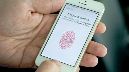 Einfach zu entsperren, aber auch einfach zu fälschen: die TouchID-Funktion vom neuen iPhone.