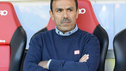 Mausgrau im Breisgau: Jos Luhukay ärgerte sich über die Leistung seiner Mannschaft beim 1:1 in Freiburg.
