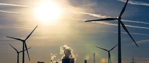 Sonne und Wind erzeugen immer mehr Strom – das bringt vor allem die großen Versorger und ihre Großkraftwerke in Bedrängnis. Foto: dpa