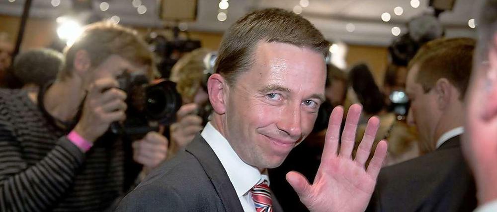 Der Spitzenkandidat der AfD, Bernd Lucke, nach den ersten Hochrechnungen am Wahlabend. 