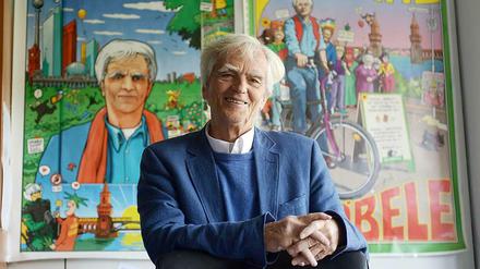 Der Grünen-Politiker Hans-Christian Ströbele (74) zieht zum vierten Mal in Folge als Direktkandidat in den Bundestag ein. 