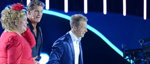 Wieder raus: raus: Cindy aus Marzahn und Oliver Pocher haben David Hasselhoff (M.) aus dem Container bereits nach fünf Tagen wieder verabschiedet.