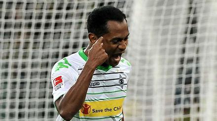 Mit dem Kopf! Gladbachs brasilianischer Regisseur Raffael nach dem 2:0.