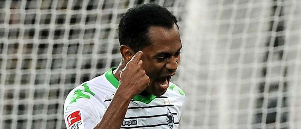 Mit dem Kopf! Gladbachs brasilianischer Regisseur Raffael nach dem 2:0.