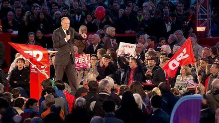 SPD-Kanzlerkandidat beim Start in den Wahlkampf-Endspurt am Berliner Alexanderplatz