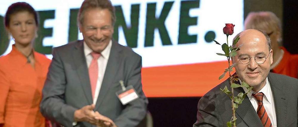 Wahlsieger Gregor Gysi (rechts), im Hintergrund Ex-Parteichef Klaus Ernst und die Vizevorsitzende Sahra Wagenknecht