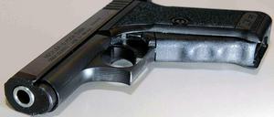 Dienst mit Waffe. Sechs Menschen hat die Polizei in den vergangenen fünf Jahren in Berlin erschossen. Insgesamt griffen die Berliner Beamten 551 Mal zur Dienstpistole.